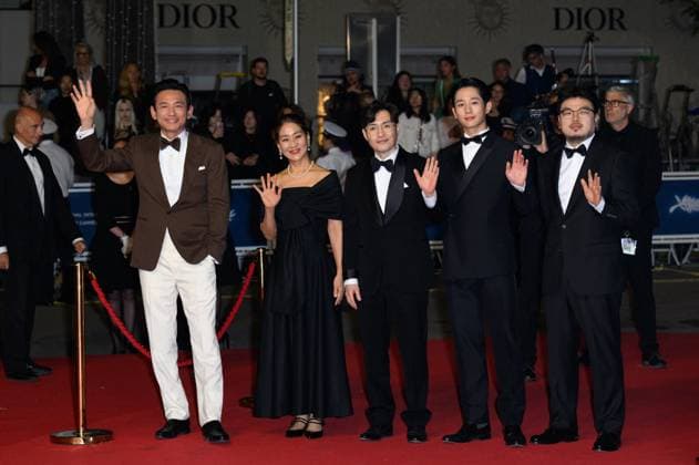 Cannes Veteran 2 Red Carpet NG Jung Hae-in, Ryoo Seung-Wan, a guest and Hwang Jeong-min attending the ?Veteran 2? Screening and Red Carpet at Palais Des Festivals in Cannes, France on May 20 2024 as part of the 77th Cannes Film Festival. Photo by Nicolas Genin ABACAPRESS.COM Cannes France  Copyright: xGeninxNicolas ABACAx