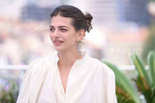CANNES, FRANCE MAY 21 G D Ghjuvanna BENEDETTI during the photocall of the film Â Le Royaume Â competing in the Un Certain Regard selection at the 77th Cannes Film Festival at the Palais des Festivals on May 21, 2024 in Cannes, France CELEBRITES 77eme Festival de Cannes Photocall 21 05 2024 ValentinaClaret Panoramic 