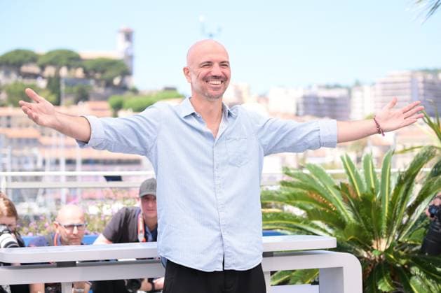 CANNES, FRANCE MAY 21 G D Alexandre JOANIDES, during the photocall of the film Â Le Royaume Â competing in the Un Certain Regard selection at the 77th Cannes Film Festival at the Palais des Festivals on May 21, 2024 in Cannes, France CELEBRITES 77eme Festival de Cannes Photocall 21 05 2024 ValentinaClaret Panoramic 