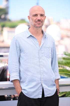 CANNES, FRANCE MAY 21 G D Alexandre JOANIDES, during the photocall of the film Â Le Royaume Â competing in the Un Certain Regard selection at the 77th Cannes Film Festival at the Palais des Festivals on May 21, 2024 in Cannes, France CELEBRITES 77eme Festival de Cannes Photocall 21 05 2024 ValentinaClaret Panoramic 