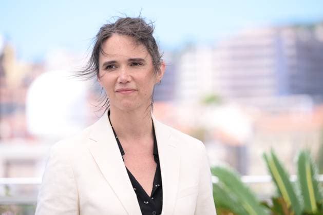 CANNES, FRANCE MAY 21 G D Jeanne HERRY, scriptwriter, during the photocall of the film Le Royaume competing in the Un Certain Regard selection at the 77th Cannes Film Festival at the Palais des Festivals on May 21, 2024 in Cannes, France CELEBRITES 77eme Festival de Cannes Photocall 21 05 2024 ValentinaClaret Panoramic 