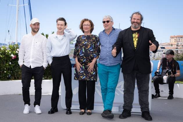 Cannes - Misericordie Phtoocall David Ayala, Alain Guiraudie, Catherine Frot, Felix Kysyl and Jean-Baptiste Durand attend Misericordie (Misericordia) Photocall at the 77th annual Cannes Film Festival at Palais des Festivals on May 21, 2024 in Cannes, France. Photo by Shootpix ABACAPRESS.COM Cannes France  Copyright: xShootpix ABACAx