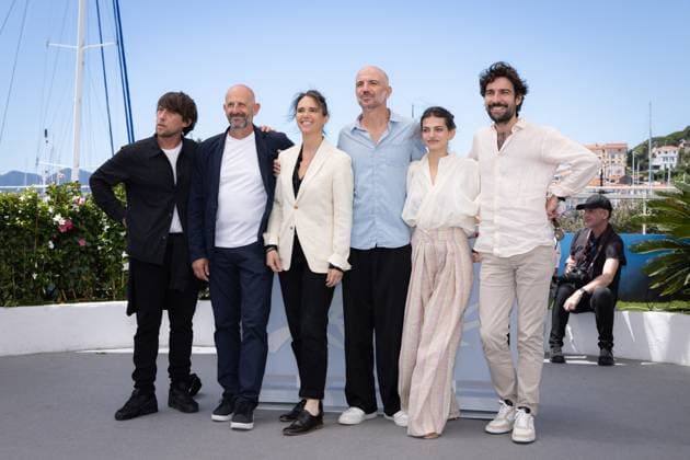 Cannes - Le Royaume Photocall Hugo Selignac, Saveriu Santucci, Jeanne Herry, Julien Colonna and Ghjuvanna Benedetti attend Le Royaume (The Kingdom) Photocall at the 77th annual Cannes Film Festival at Palais des Festivals on May 21, 2024 in Cannes, France. Photo by Shootpix ABACAPRESS.COM Cannes France  Copyright: xShootpix ABACAx