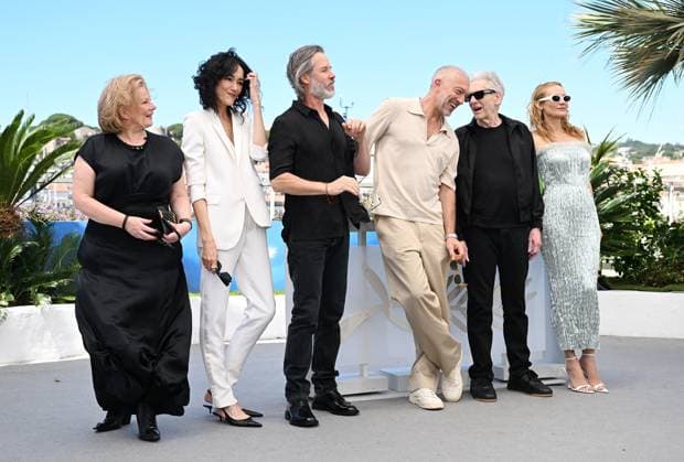 Canadian director David Cronenberg, British-Canadian actress Sandrine Holt, Australian actor Guy Pearce, British actress Elizabeth Saunders, French actor Vincent Cassel and German actress Diane Kruger attend the photo call for The Shrouds at the 77th Cannes Film Festival in Cannes, France on Tuesday May 21, 2024.  CAN2024052118 RUNExHELLESTAD