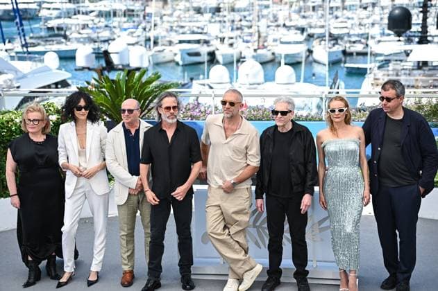 News - The Shrouds Photocall - The 77th Annual Cannes Film Festival Elizabeth Saunders, Sandrine Holt, Martin Katz, Guy Pearce, Vincent Cassel, Director David Cronenberg, Diane Kruger and Said Ben Said attend the The Shrouds (Les Linceuls) Photocall at the 77th annual Cannes Film Festival at Palais des Festivals on May 21, 2024 in Cannes, France. Cannes Palais des Festival France Copyright: xStefanosxKyriazisx xLiveMediax LPN_1364916
