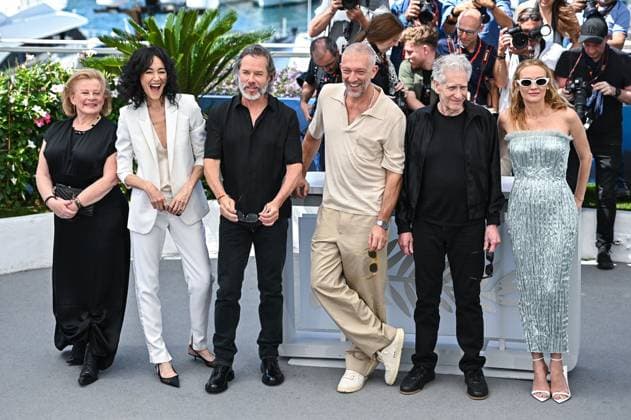 Entertainment Bilder des Tages May 21, 2024, Cannes, Cannes, France: ELIZABETH SAUNDERS, SANDRINE HOLT, GUY PEARCE, VINCENT CASSEL, DIRECTOR DAVID CRONENBERG and DIANE KRUGER attend the The Shrouds (Les Linceuls) Photocall at the 77th annual Cannes Film Festival at Palais des Festivals on May 21, 2024 in Cannes, France. Cannes France - ZUMAk160 20240521_zip_k160_020 Copyright: xStefanosxKyriazisx