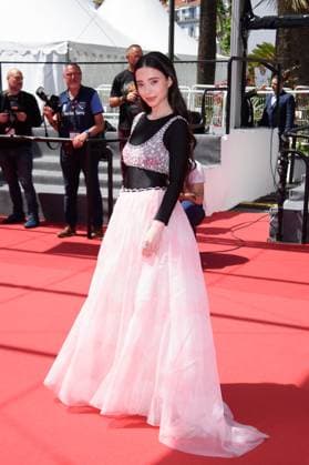 Cannes Anora Red Carpet NG Mikey Madison attending the ?Anora? Screening and Red Carpet at Palais Des Festivals in Cannes, France on May 21 2024 as part of the 77th Cannes Film Festival. Photo by Nicolas Genin ABACAPRESS.COM Cannes France  Copyright: xGeninxNicolas ABACAx