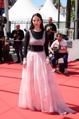 Cannes Anora Red Carpet NG Mikey Madison attending the ?Anora? Screening and Red Carpet at Palais Des Festivals in Cannes, France on May 21 2024 as part of the 77th Cannes Film Festival. Photo by Nicolas Genin ABACAPRESS.COM Cannes France  Copyright: xGeninxNicolas ABACAx