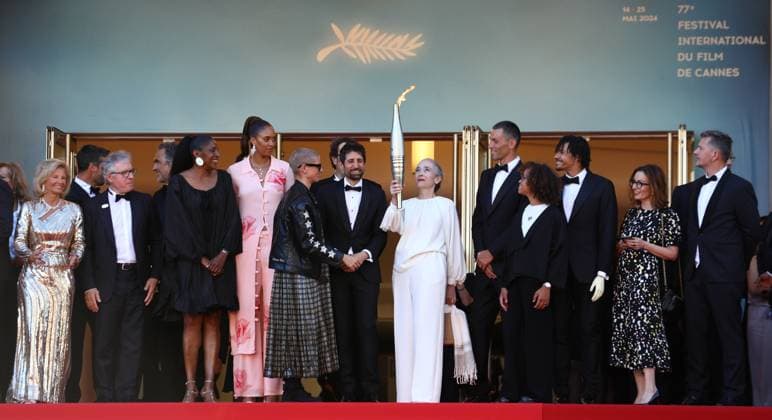 May 21, 2024, Cannes, Cote D azur, France: CEO of France Televisions DELPHINE ERNOTTE carries the Olympic torch up the red carpet ahead of Marcello Mio Premiere screening at the 77th Annual Cannes Film Festival at Palais des Festivals in Cannes, France Cannes France - ZUMAc179 20240521_zep_c179_095 Copyright: xMickaelxChavetx