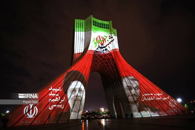 News Bilder des Tages A picture of the late Iranian President Ebrahim Raisi is seen on a street in Tehran in Iran, on Tuesday, May 21, 2024. Raisi was confirmed dead along with his foreign minister Hossein Amir-Abdollahian and six others on May 20, 2024, after search and rescue teams found their crashed helicopter in a fog-shrouded mountain region in Iran s East Azerbaijan province.  IRN2024052141 IslamicxRepublicxNewsxAgencyxIRN