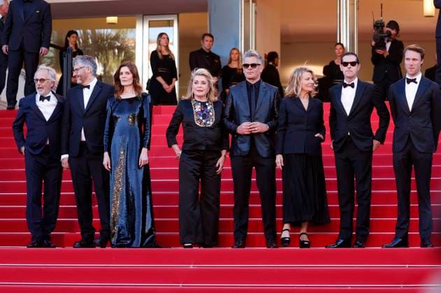 Fabrice Luchini, Christophe Honore, Chiara Mastroianni, Catherine Deneuve, Benjamin Biolay, Nicole Garcia, Melvil Poupaud and Hugh Skinner at the premiere of the feature film Marcello Mio at the Festival de Cannes 2024 77 Cannes International Film Festival at the Palais des Festivals Cannes, 21 05 2024 Foto:xD.xBedrosianx xFuturexImagex marcello_4636