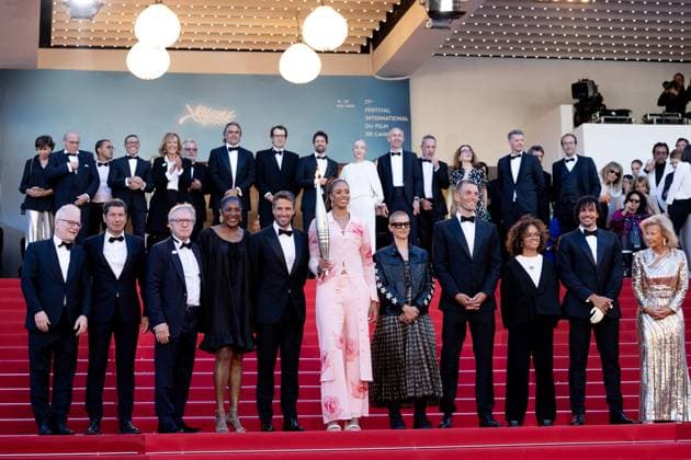 M Montà e des marches du film  Marcello Mio  lors du 77eme Festival International du Film de Cannes Thierry Frà maux, David Lisnard, Thierry Rey, Marie Josà e Perec, Tony Estanguet, Iliana Rupert et la flamme olympique, Marie Patouillet, Alexis Hanquinquant, Nà lia Barbosa, Arnaud Assoumani, Iris Knobloch Montà e des marches of the movie  Marcello Mio  during the 77th Cannes International Film Festival at the Palais des Festivals in Cannes On may 21th 2024 Jacovides Moreau Bestimage Red carpet of the movie  Marcello Mio  during the 77th Cannes International Film Festival at the Palais des Festivals in Cannes, France On may 21th 2024 Cannes France Copyright: xJACOVIDES-MOREAUx xBESTIMAGExJACOVIDES-MOREAUx xBESTIMAGEx