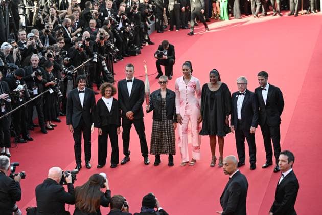 77eme Festival International du Film de Cannes MontÃ e des marches du film Marcello Mio 77th International Cannes Film Festival Red Carpet Of Marcello Mio index la flamme olympique 305311 2024 05 21 Cannes France Rupert, Liana Perec, Marie JosÃ Estanguet, Tony  Copyright: xSergexArnalx xStarfacex STAR_305311_011