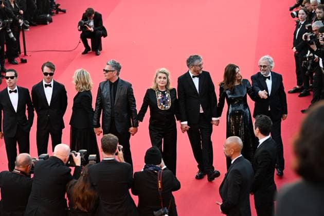 77eme Festival International du Film de Cannes MontÃ e des marches du film Marcello Mio 77th International Cannes Film Festival Red Carpet Of Marcello Mio 305311 2024 05 21 Cannes France Luchini, Fabrice Biolay, Benjamin Deneuve, Catherine HonorÃ , Christophe Mastroianni, Chiara  Copyright: xSergexArnalx xStarfacex STAR_305311_037