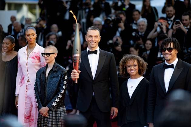 Cannes, France 21th May, 2024 Marie Jose Perec, Marie Patouillet, Alexis Hanquinquant, NÃ lia Barbosa and Arnaud Assoumani carries the Olympic Torch during Marcello Mio Screening red carpet at the 77th annual Cannes Film Festival at Palais des Festivals on May 21, 2024 in Cannes, France CINEMA 77eme Festival de Cannes Red Carpet du film Marcello Mio 21 05 2024 NorbertScanella Panoramic 