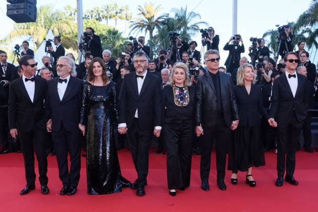 CC MontÃ e des marches du film Â Marcello Mio Â lors du 77eme Festival International du Film de Cannes Melvil Poupaud, Fabrice Luchini, Chiara Mastroianni, Christophe HonorÃ , Catherine Deneuve, Benjamin Biolay, Nicole Garcia, Hugh Skinner MontÃ e des marches du film Â Marcello Mio Â lors du 77eme Festival International du Film de Cannes, au Palais des Festivals Ã Cannes On may 21th 2024 Christophe Clovis Bestimage Red carpet of the movie Â Marcello Mio Â during the 77th Cannes International Film Festival at the Palais des Festivals in Cannes, France On may 21th 2024 Cannes France  Copyright: xChristophexClovisx xBestimagexChristophexClovisx xBestimagex