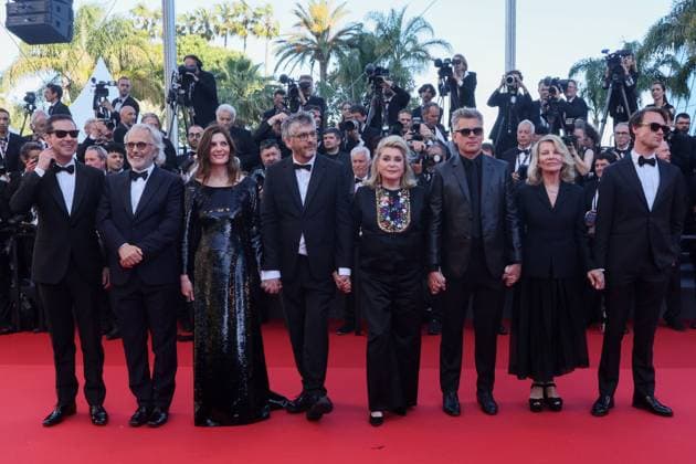 CC MontÃ e des marches du film Â Marcello Mio Â lors du 77eme Festival International du Film de Cannes Melvil Poupaud, Fabrice Luchini, Chiara Mastroianni, Christophe HonorÃ , Catherine Deneuve, Benjamin Biolay, Nicole Garcia, Hugh Skinner MontÃ e des marches du film Â Marcello Mio Â lors du 77eme Festival International du Film de Cannes, au Palais des Festivals Ã Cannes On may 21th 2024 Christophe Clovis Bestimage Red carpet of the movie Â Marcello Mio Â during the 77th Cannes International Film Festival at the Palais des Festivals in Cannes, France On may 21th 2024 Cannes France  Copyright: xChristophexClovisx xBestimagexChristophexClovisx xBestimagex