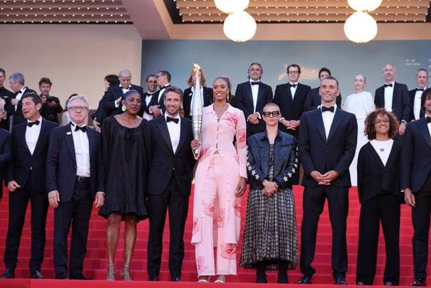 J MontÃ e des marches du film Â Marcello Mio Â lors du 77eme Festival International du Film de Cannes David Lisnard, Thierry Rey, Marie JosÃ e Perec, Tony Estanguet, Iliana Rupert et la flamme Olympique, Marie Patouillet, Alexis Hanquinquant, NÃ lia Barbosa, Arnaud Assoumani MontÃ e des marches of the movie Â Marcello Mio Â during the 77th Cannes International Film Festival at the Palais des Festivals in Cannes On may 21th 2024 Jacovides Moreau Bestimage Red carpet of the movie Â Marcello Mio Â during the 77th Cannes International Film Festival at the Palais des Festivals in Cannes, France On may 21th 2024 Cannes France  Copyright: xJACOVIDES-MOREAUx xBESTIMAGExJACOVIDES-MOREAUx xBESTIMAGEx