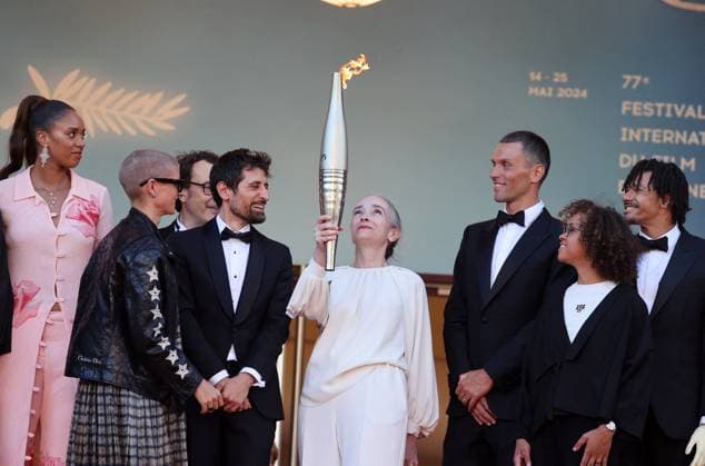 J MontÃ e des marches du film Â Marcello Mio Â lors du 77eme Festival International du Film de Cannes Iliana Rupert, Marie Patouillet, guest, Delphine Ernotte et la flamme olympique, Alexis Hanquinquant, NÃ lia Barbosa MontÃ e des marches du film Â Marcello Mio Â lors du 77eme Festival International du Film de Cannes, au Palais des Festivals Ã Cannes On may 21th 2024 Jacovides Moreau Bestimage Red carpet of the movie Â Marcello Mio Â during the 77th Cannes International Film Festival at the Palais des Festivals in Cannes, France On may 21th 2024 Cannes France  Copyright: xJACOVIDES-MOREAUx xBESTIMAGExJACOVIDES-MOREAUx xBESTIMAGEx
