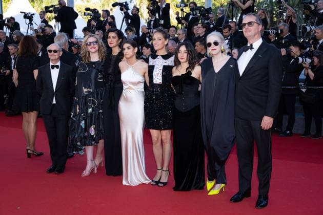 Cannes - Marcello Mio Red Carpet Ed Guiney, Rakhee Thakrar, Ariane Labed, Andrew Lowe and guests attend the Marcello Mio Red Carpet at the 77th annual Cannes Film Festival at Palais des Festivals on May 21, 2024 in Cannes, France. Photo by ShootPix ABACAPRESS.COM. Cannes France  Copyright: xShootPix ABACAx