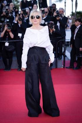 Cannes - Marcello Mio Red Carpet Emmanuelle Beart attends the Marcello Mio Red Carpet at the 77th annual Cannes Film Festival at Palais des Festivals on May 21, 2024 in Cannes, France. Photo by ShootPix ABACAPRESS.COM. Cannes France  Copyright: xShootPix ABACAx