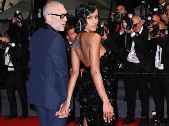 Cannes, 77th Cannes Film Festival 2024, Eighth evening - Vincent Cassel with girlfriend Narah Baptista Cannes, 77th Cannes Film Festival 2024, Eighth evening - red carpet of the film Parthenope In the photo: Narah Baptista, Vincent Cassel Cannes France  Copyright: xIPA ABACAx