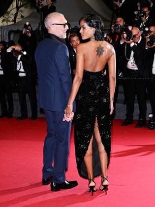 Cannes, 77th Cannes Film Festival 2024, Eighth evening - Vincent Cassel with girlfriend Narah Baptista Cannes, 77th Cannes Film Festival 2024, Eighth evening - red carpet of the film Parthenope In the photo: Narah Baptista, Vincent Cassel Cannes France  Copyright: xIPA ABACAx