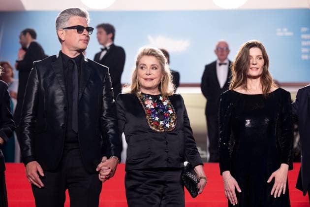 M Descente des marches du film Â Marcello Mio Â lors du 77eme Festival International du Film de Cannes Benjamin Biolay, Catherine Deneuve, Chiara Mastroianni Descente des marches du film Â Marcello Mio Â lors du 77eme Festival International du Film de Cannes, au Palais des Festivals Ã Cannes On may 21th 2024 Jacovides Moreau Bestimage People leaving the red carpet of the movie Â Marcello Mio Â during the 77th Cannes International Film Festival at the Palais des Festivals in Cannes, France On may 21th 2024 Cannes France  Copyright: xJACOVIDES-MOREAUx xBESTIMAGExJACOVIDES-MOREAUx xBESTIMAGEx
