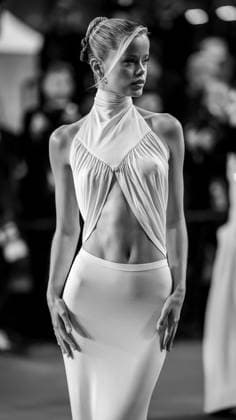 77eme Festival International du Film de Cannes Montee des marches du film Parthenope 77th International Cannes Film Festival Red carpet of Parthenope movie 305317 2024 05 21 Cannes France Aasen, Frida  Copyright: xEstellexCarlierx xStarfacex STAR_305317_003