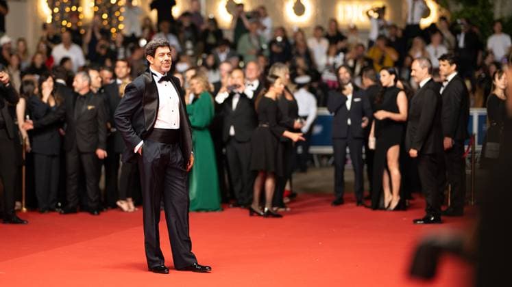 77eme Festival International du Film de Cannes Montee des marches du film Parthenope 77th International Cannes Film Festival Red carpet of Parthenope movie 305317 2024 05 21 Cannes France Favino, Pierfrancesco  Copyright: xEstellexCarlierx xStarfacex STAR_305317_032