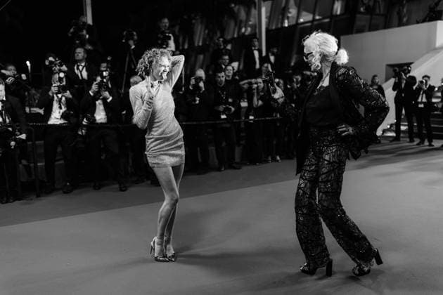 77eme Festival International du Film de Cannes Montee des marches du film Parthenope 77th International Cannes Film Festival Red carpet of Parthenope movie 305318 2024 05 21 Alpes Maritimes Cannes France Mitchell, Penelope Von Unwerth, Ellen  Copyright: xTerencexBaelenx STAR_305318_052