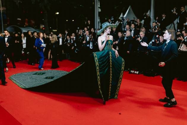 77eme Festival International du Film de Cannes Montee des marches du film Parthenope 77th International Cannes Film Festival Red carpet of Parthenope movie 305318 2024 05 21 Alpes Maritimes Cannes France Mean Sonyta  Copyright: xTerencexBaelenx STAR_305318_064
