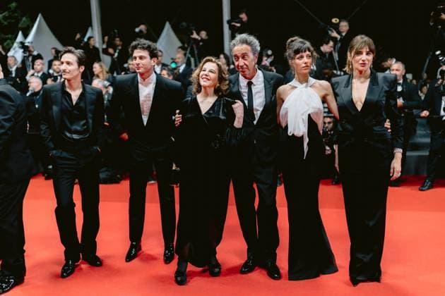 77eme Festival International du Film de Cannes Montee des marches du film Parthenope 77th International Cannes Film Festival Red carpet of Parthenope movie 305318 2024 05 21 Alpes Maritimes Cannes France Della Porta, Celeste Sorrentino, Paolo Sandrelli, Stefania  Copyright: xTerencexBaelenx STAR_305318_083