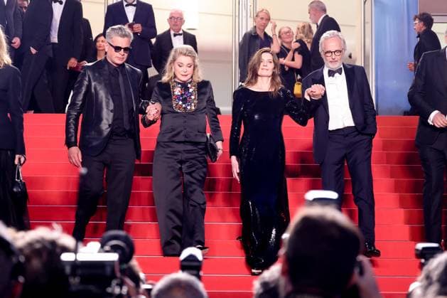M Descente des marches du film Â Marcello Mio Â lors du 77eme Festival International du Film de Cannes Benjamin Biolay, Catherine Deneuve, Chiara Mastroianni, Fabrice Luchini Descente des marches du film Â Marcello Mio Â lors du 77eme Festival International du Film de Cannes, au Palais des Festivals Ã Cannes On may 21th 2024 Jacovides Moreau Bestimage People leaving the red carpet of the movie Â Marcello Mio Â during the 77th Cannes International Film Festival at the Palais des Festivals in Cannes, France On may 21th 2024 Cannes France  Copyright: xJACOVIDES-MOREAUx xBESTIMAGExJACOVIDES-MOREAUx xBESTIMAGEx