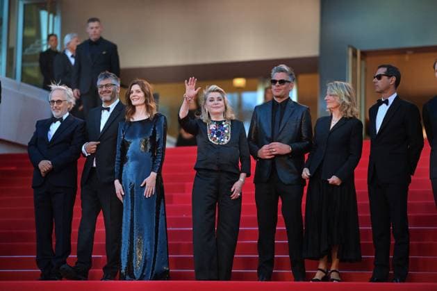 Cannes - Marcello Mio Screening Hugh Skinner, Nicole Garcia, Benjamin Biolay, Catherine Deneuve, Christophe HonorÃ , Chiara Mastroianni, Fabrice Luchini and Melvil Poupaud attend the Marcello Mio Red Carpet at the 77th annual Cannes Film Festival at Palais des Festivals on May 21, 2024 in Cannes, France. Photo by Franck Castel ABACAPRESS.COM Cannes France  Copyright: xCastelxFranck ABACAx
