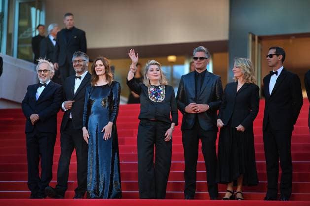 Cannes - Marcello Mio Screening Hugh Skinner, Nicole Garcia, Benjamin Biolay, Catherine Deneuve, Christophe HonorÃ , Chiara Mastroianni, Fabrice Luchini and Melvil Poupaud attend the Marcello Mio Red Carpet at the 77th annual Cannes Film Festival at Palais des Festivals on May 21, 2024 in Cannes, France. Photo by Franck Castel ABACAPRESS.COM Cannes France  Copyright: xCastelxFranck ABACAx