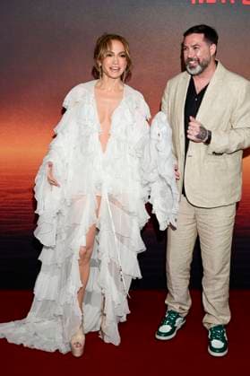 American actress and singer Jennifer Lopez and director Brad Peyton Attend the red carpet of Atlas fan event at Toreo Parque Central. on May 21, 2024 in Mexico City, Mexico. Mexico City Mexico - ZUMAe321 20240521_zia_e321_053 Copyright: xCarlosxTischlerx