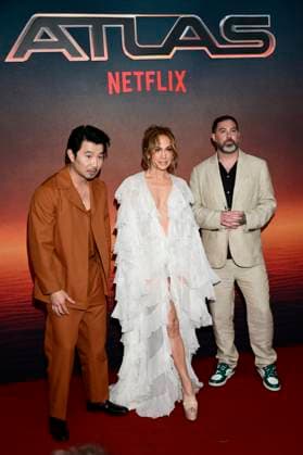 (L-R) Simu Liu, Jennifer Lopez and director Brad Peyton Attend the red carpet of Atlas fan event at Toreo Parque Central. on May 21, 2024 in Mexico City, Mexico. Mexico City Mexico - ZUMAe321 20240521_zia_e321_057 Copyright: xCarlosxTischlerx