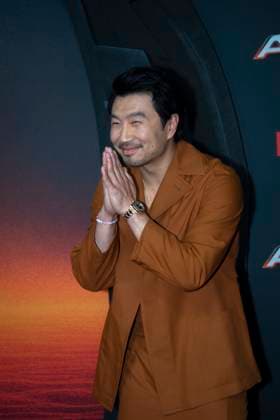 May 21, 2024, Mexico City, Mexico City, Mexico: Actor Simu Liu..The actress, Jennifer LoÂ³pez, drove her fans crazy during her visit to the Mexican capital to promote her film ATLAS..Wearing a spectacular white dress, Jennifer LoÂ³pez was applauded by her Mexican fans Mexico City Mexico - ZUMAn296 20240521_zip_n296_013 Copyright: xJorgexNunezx