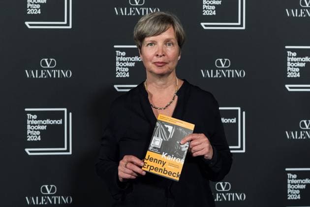 International Booker Prize 2024 Award Ceremony In London LONDON, UNITED KINGDOM - MAY 21, 2024: Shortlisted author Jenny Erpenbeck poses with the book Kairos as she attends the official winners™ ceremony of the International Booker Prize 2024 at Tate Modern in London, United Kingdom on May 21, 2024. The International Booker Prize is awarded annually for the finest single work of fiction from around the world which has been translated into English and published in the UK and Ireland. London Greater London United Kingdom  Copyright: xWIktorxSzymanowiczx originalFilename: szymanowicz-internat240521_npjaO.jpg