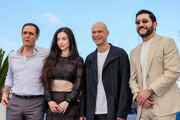 Cannes - Anora Photocall Karren Karagulian, Mikey Madison, Jurij Borisov and Vache Tovmasyan attend the Anora Photocall at the 77th annual Cannes Film Festival at Palais des Festivals on May 22, 2024 in Cannes, France. Photo by Shootpix ABACAPRESS.COM Cannes France  Copyright: xShootpix ABACAx