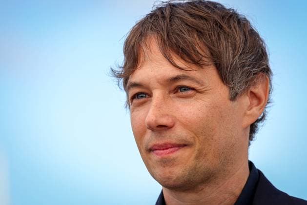 Cannes - Anora Photocall Sean Baker attend the Anora Photocall at the 77th annual Cannes Film Festival at Palais des Festivals on May 22, 2024 in Cannes, France Photo by Shootpix ABACAPRESS.COM Cannes France  Copyright: xShootpix ABACAx
