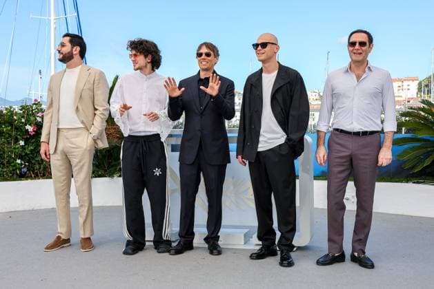 Cannes - Anora Photocall Vache Tovmasyan, Mark Eydelshteyn, Sean Baker, Mikey Madison, Jurij Borisov and Karren Karagulian attend the Anora Photocall at the 77th annual Cannes Film Festival at Palais des Festivals on May 22, 2024 in Cannes, France. Photo by Shootpix ABACAPRESS.COM Cannes France  Copyright: xShootpix ABACAx