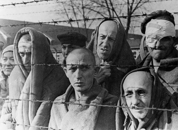 Archivbilder der Woche KW21 Auschwitz concentration camp 8682436 27.01.1945 Great Patriotic War (1941-1945). The troops of the 1st Ukrainian Front and the 4th Ukrainian Front liberate the Auschwitz Nazi concentration camp during the Vistula Oder offensive. Liberated prisoners. Vladimir Osventsim Poland  Copyright: xVladimirx