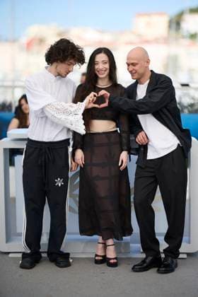 Photocall du film Anora lors du 77eme Festival International du Film de Cannes Mark Eydelshteyn, Mikey Madison, Jurij Borisov Photocall of the film Anora during the 77th Cannes International Film Festival on May 22, 2024 Jacovides Moreau bestimage Photocall of the film Anora during the 77th Cannes International Film Festival on May 22, 2024 Cannes France  Copyright: xJACOVIDES-MOREAUx xBESTIMAGExJACOVIDES-MOREAUx xBESTIMAGEx