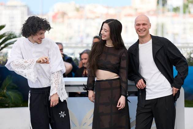 Photocall du film Anora lors du 77eme Festival International du Film de Cannes Mark Eydelshteyn, Mikey Madison, Jurij Borisov Photocall of the film Anora during the 77th Cannes International Film Festival on May 22, 2024 Jacovides Moreau bestimage Photocall of the film Anora during the 77th Cannes International Film Festival on May 22, 2024 Cannes France  Copyright: xJACOVIDES-MOREAUx xBESTIMAGExJACOVIDES-MOREAUx xBESTIMAGEx