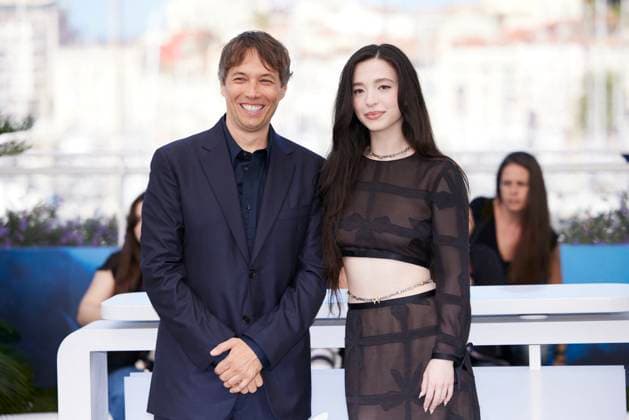 Photocall of the film Anora during the 77th Cannes International Film Festival Sean Baker, Mikey Madison Photocall of the film Anora during the 77th Cannes International Film Festival on May 22, 2024 Jacovides Moreau bestimage Photocall of the film Anora during the 77th Cannes International Film Festival on May 22, 2024 Cannes France  Copyright: xJACOVIDES-MOREAUx xBESTIMAGExJACOVIDES-MOREAUx xBESTIMAGEx