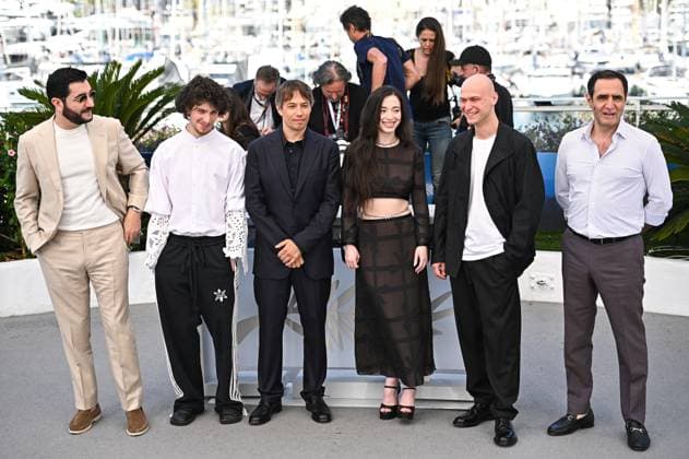 May 22, 2024, Cannes, Cannes, France: VACHE TOVMASYAN, MARK EYDELSHTEYN, SEAN BAKER, MIKEY MADISON, JURIJ BORISOV and KARREN KARAGULIAN attend the Anora Photocall at the 77th annual Cannes Film Festival at Palais des Festivals on May 22, 2024 in Cannes, France. Cannes France - ZUMAk160 20240522_zip_k160_001 Copyright: xStefanosxKyriazisx