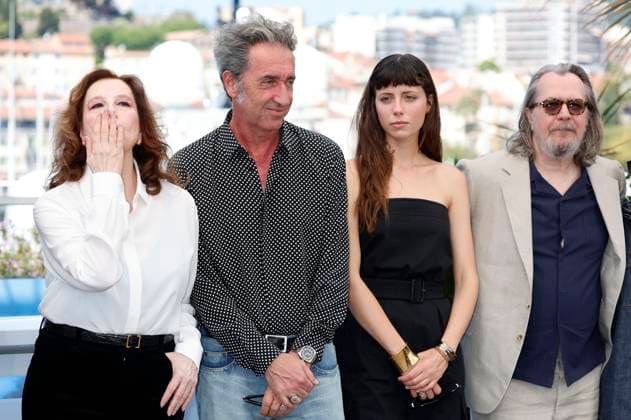 Stefania Sandrelli, Paolo Sorrentino, Celeste Dalla Porta and Gary Oldman at the photocall for the feature film Parthenope at the Festival de Cannes 2024 77 Cannes International Film Festival at the Palais des Festivals Cannes, 22 05 2024 Foto:xD.xBedrosianx xFuturexImagex parthenope_4503