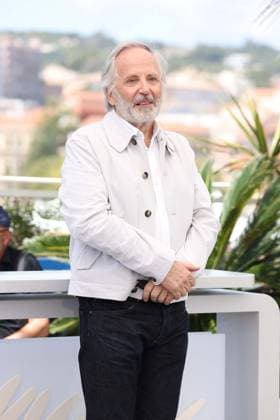 CANNES, FRANCE MAY 22 G D Fabrice LUCHINI during the photocall of the film Marcello Mio in competition at the 77th Cannes Film Festival at the Palais des Festivals on May 22, 2024 in Cannes, France CINEMA 77eme Festival de Cannes Photocall 22 05 2024 ValentinaClaret Panoramic 